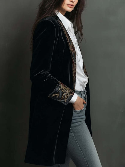 Susana | Blazer negro entallado con solapas y estampado barroco