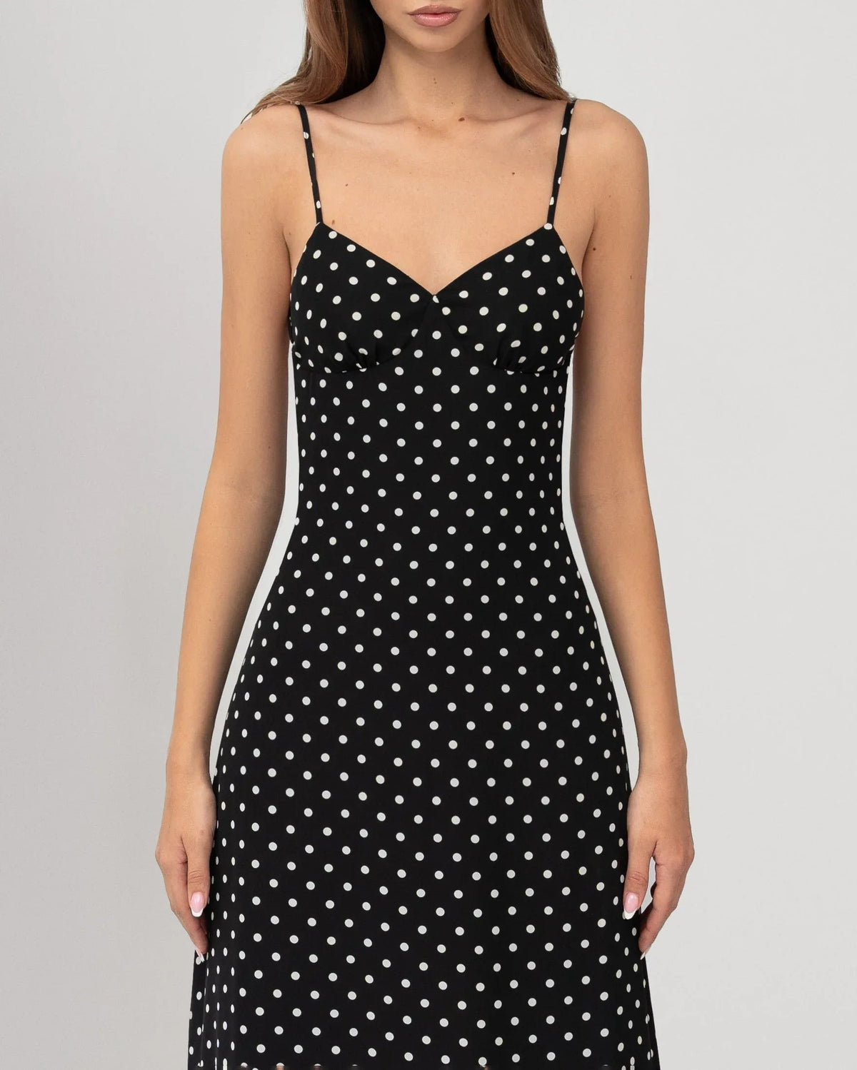 Silvia | Vestido Maxi de Lunares con Pañuelo