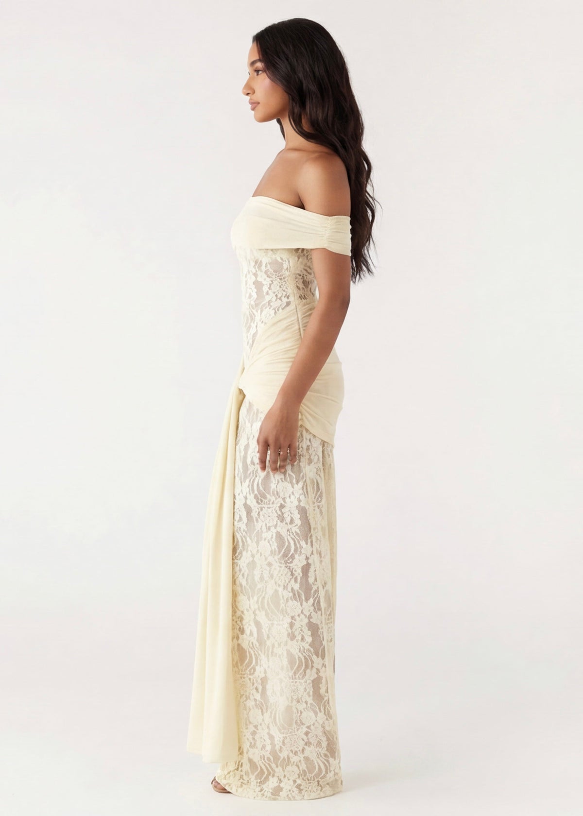 Isabel | Vestido Maxi de Encaje con Hombros al Aire