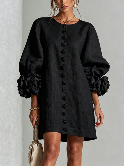 Camila | Vestido mini de lino con puños de rosa – Negro