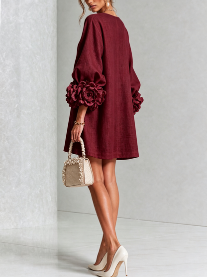 Adriana | Vestido mini de lino con puños de rosa – Vino