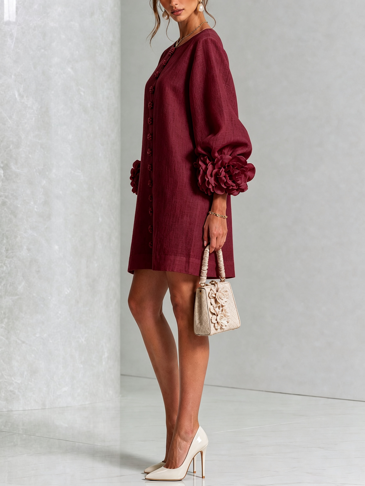 Adriana | Vestido mini de lino con puños de rosa – Vino