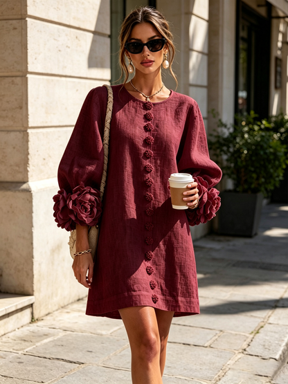Adriana | Vestido mini de lino con puños de rosa – Vino