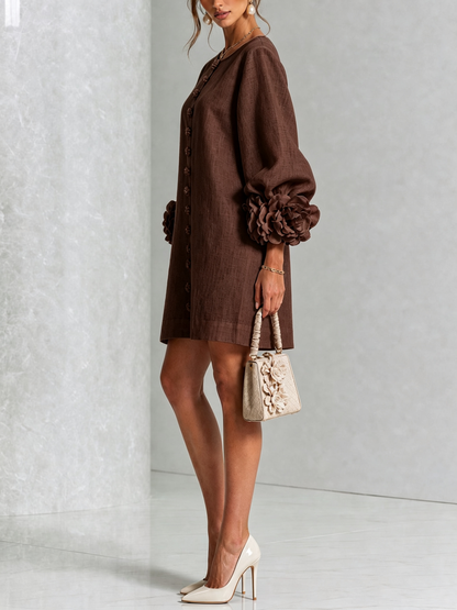 Itzel | Vestido mini de lino con puños de rosa – Chocolate