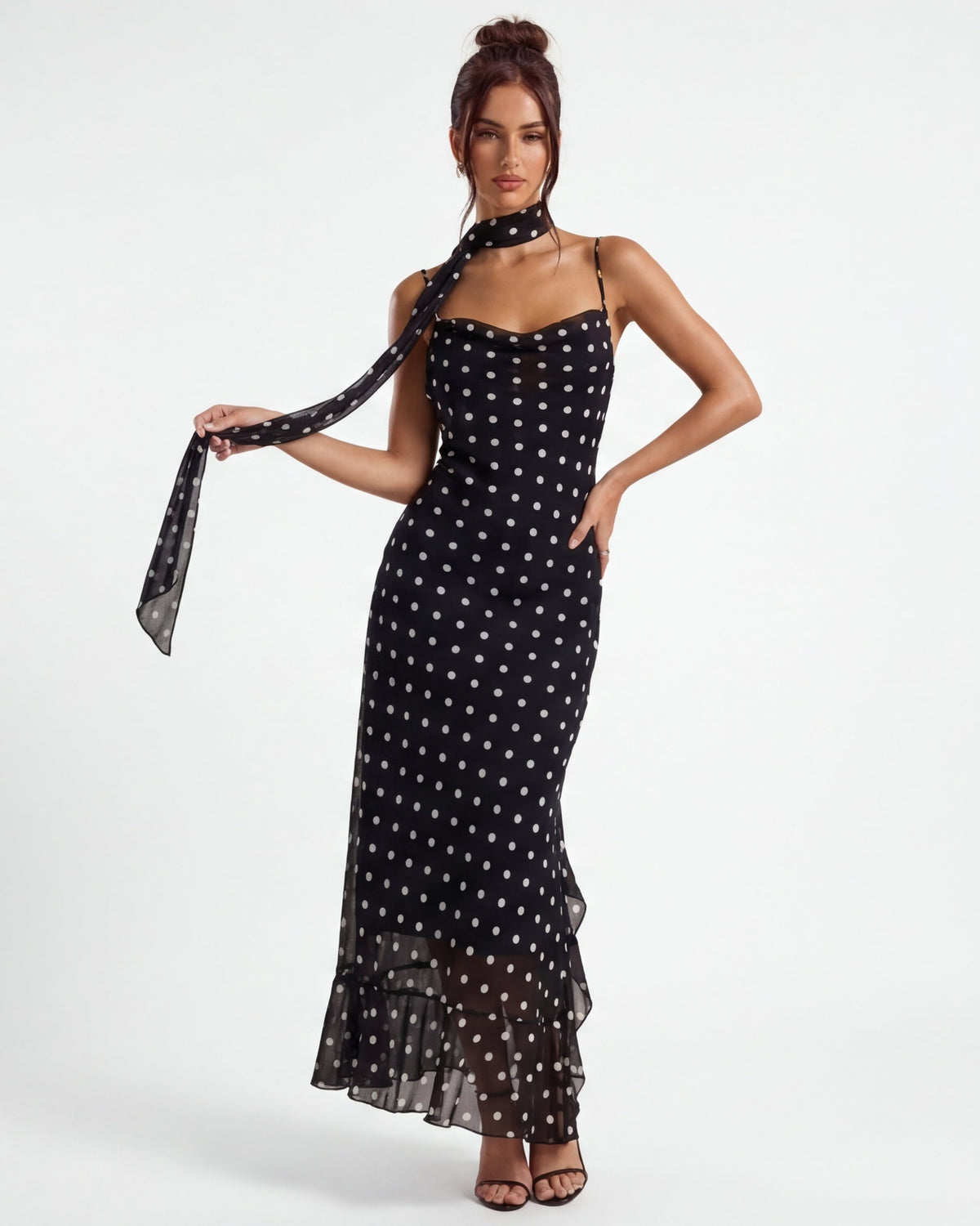 Sofía | Vestido Maxi de Lunares con Pañuelo